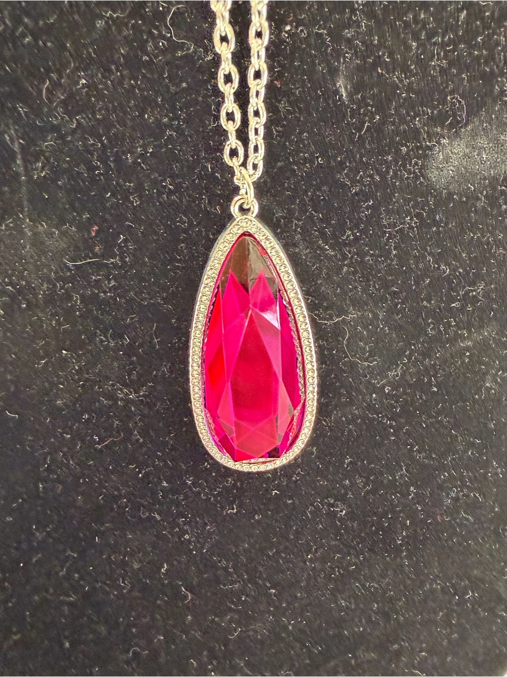 🩷5/$10🩷 Women's Silver Necklace with Hot Pink Teardrop Pendant - Picture 5 of 6